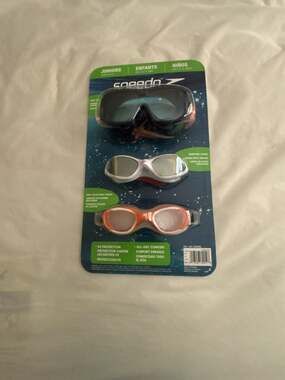 Speedo Junior Swim Goggles 3-Pack, Ages 6-14, Includes Wide View Mask and Mirror